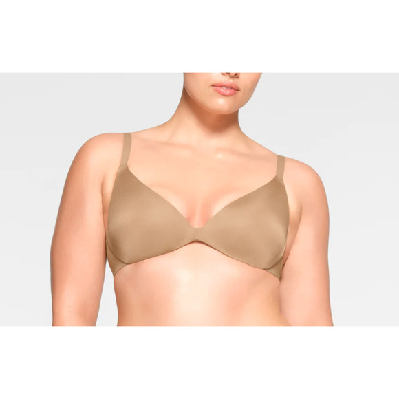 Skims Wireless Form Super Push Up Bra - Picture 3 of 5